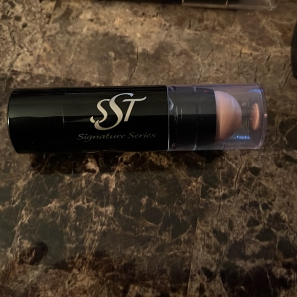 New in boxes, lot of makeup - Picture 5 of 9